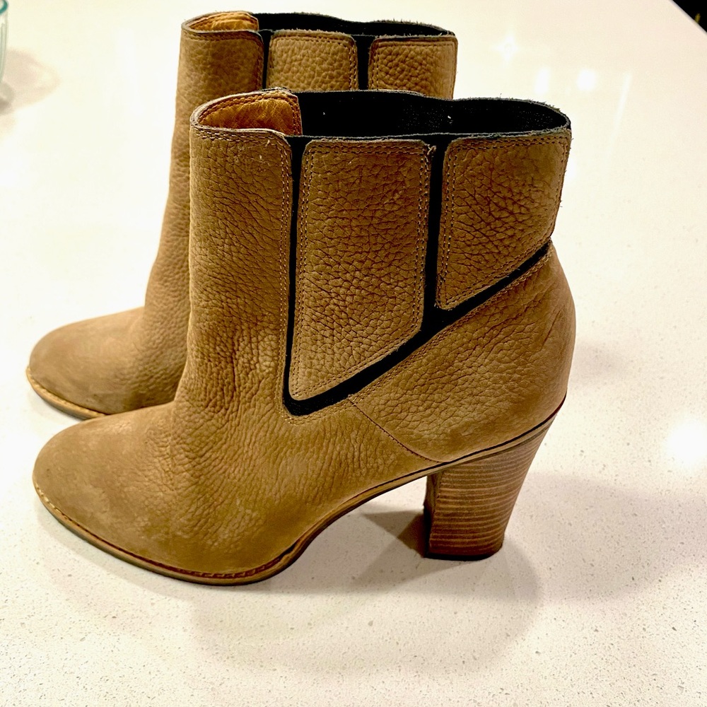 Lucky Camel Color Ankle Booties 🙌🏽
